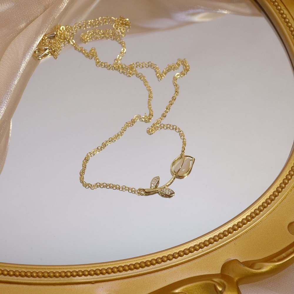 NEW 14K Gold Plated Diamond Flower Leaf Necklace - Picture 5 of 10